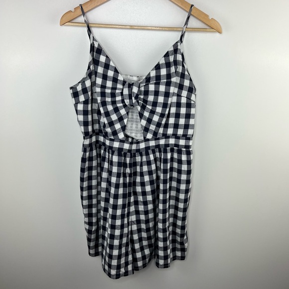 AMERICAN EAGLE Gingham Check Cutout Smocked Black & White Romper - Picture 3 of 6